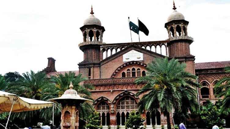 لاہور ہائیکورٹ نے وزارت داخلہ کو پشتون خاندان کی شناختی کارڈ کی درخواست پر ایک ماہ میں فیصلہ کرنے کی ہدایت کردی